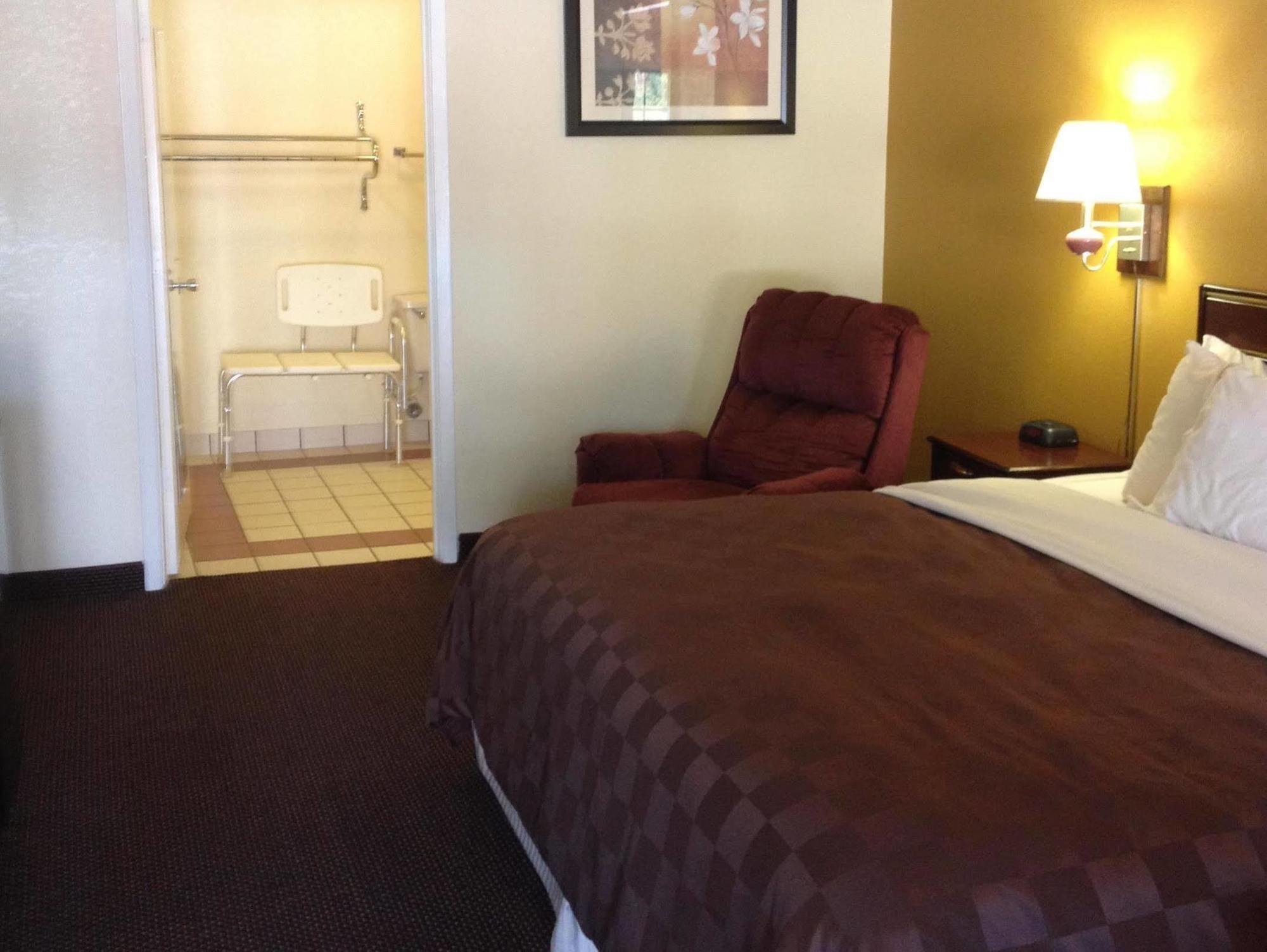 Americas Best Value Inn - Бейтсвилл Экстерьер фото
