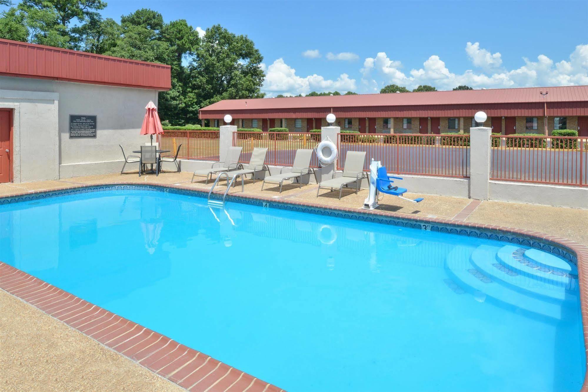 Americas Best Value Inn - Бейтсвилл Экстерьер фото